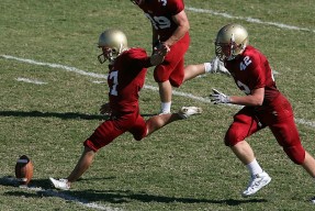 中国足球俱乐部探索校企合作培养足球人才，国内足球培训基地