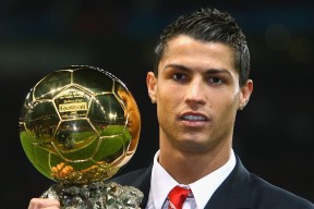 后防线稳定性增强近期比赛中成功化解多次危机局面，后防线最强的足球俱乐部