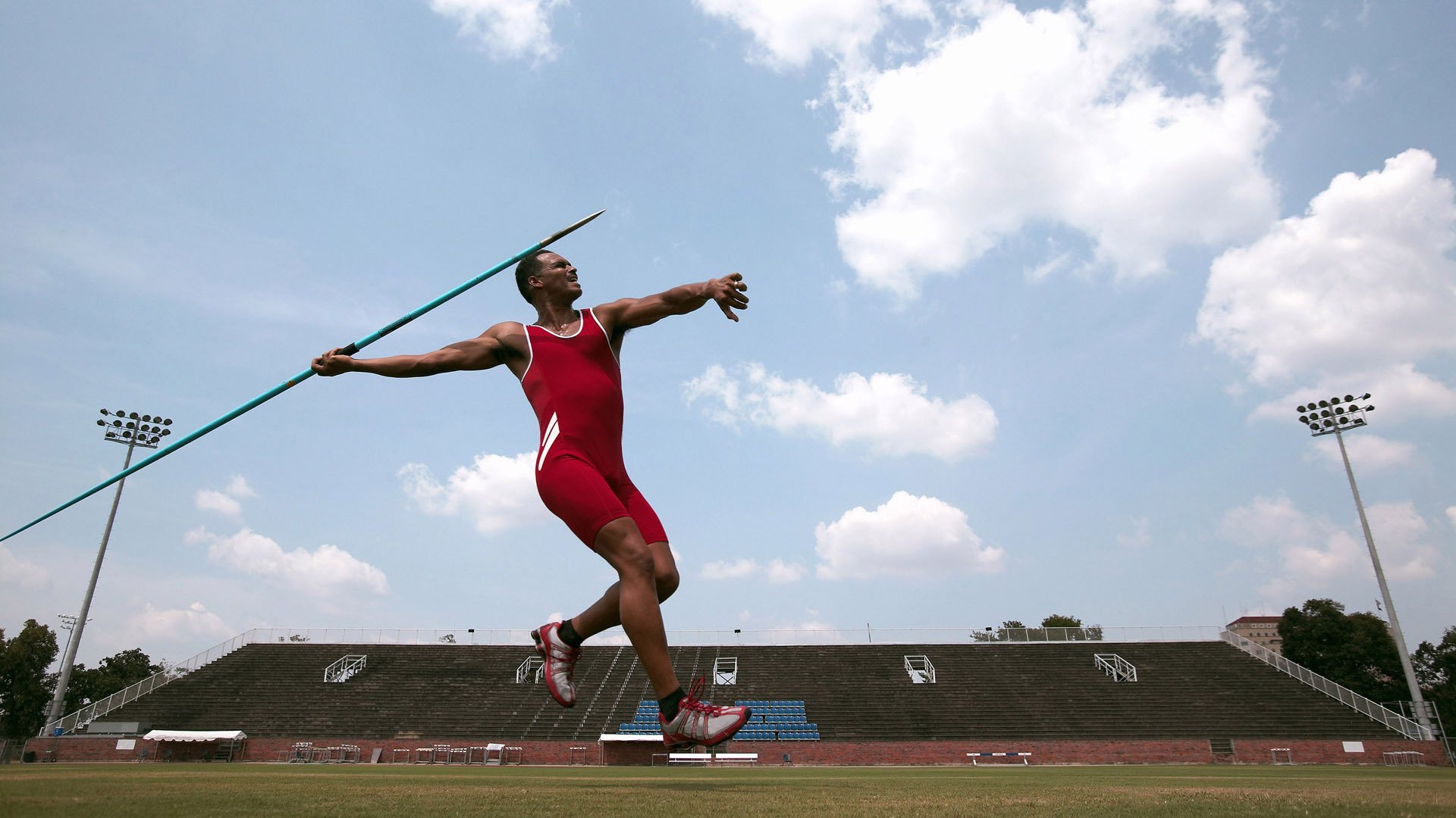 乐鱼全站-“飞盘:三叉湖田径场上的空中激情与极限对抗”